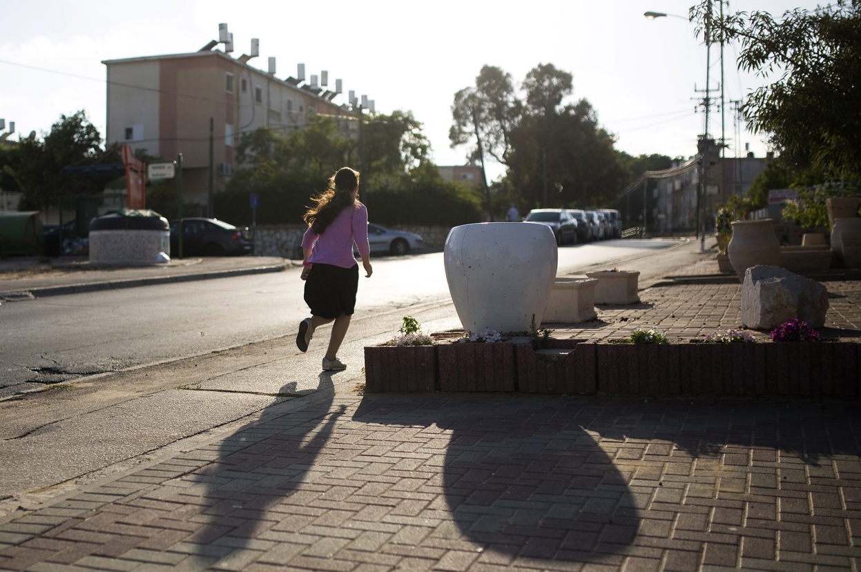 Чат тель авив общение. Девочка в Тель Авиве. Тель Авив бомбоубежище. Девушки на улицах Тель Авива.