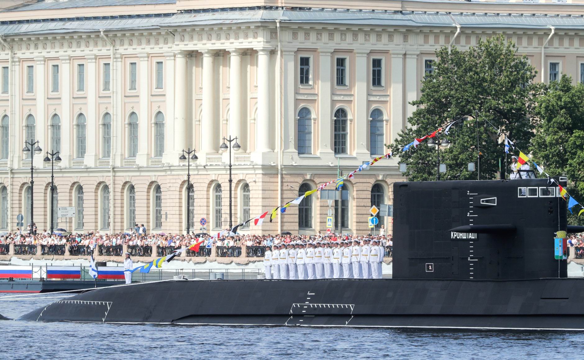 Военно морской петербург. ВМФ парад в Санкт-Петербурге Санкт-Петербург. Парад ВМФ В Санкт-Петербурге 2019. Парад ВМФ 2019 СПБ. День ВМФ главный парад Санкт-Петербург.